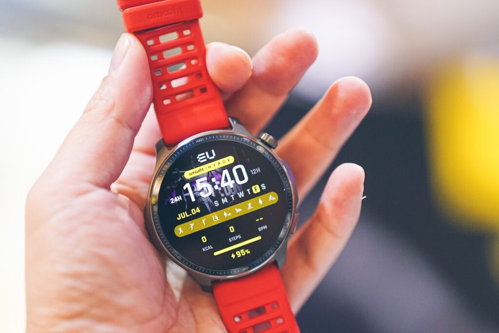 2025 HYROX 香港站如箭在弦 | Amazfit 推兩大備戰利器: Helio Strap 智能腕帶與 Balance 2 旗艦手錶
